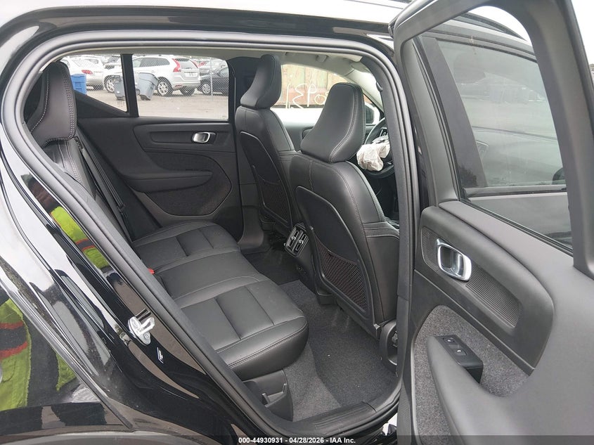 2024 Volvo Xc40 VIN YV4L12UK1R2311095 IAAI salvage auction — FRONT END, Salvage Title, sold $11,300 on 2026-10-05 (photo 8)