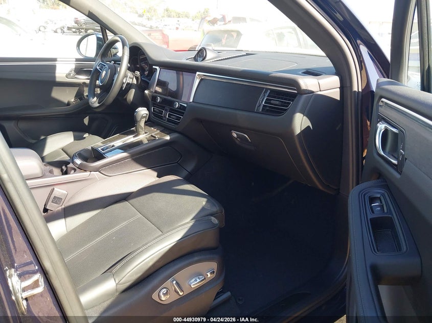2022 Porsche Macan VIN WP1AF2A54NLB30313 IAAI salvage auction — REAR END, Salvage (California), sold $34,550 on 2026-08-03 (photo 5)