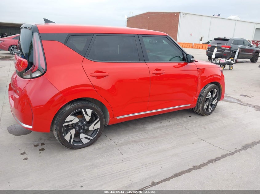 2023 Kia Soul VIN KNDJ53AU6P7201296 IAAI salvage auction — RIGHT FRONT, Salvage Title, sold $5,225 on 2026-07-08 (photo 4)