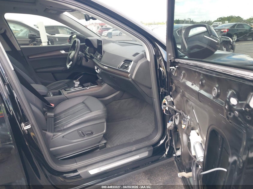 2021 Audi Q5 VIN WA1BAAFYXM2082414 IAAI salvage auction — RIGHT SIDE, Salvage Title, sold $10,200 on 2026-07-23 (photo 5)