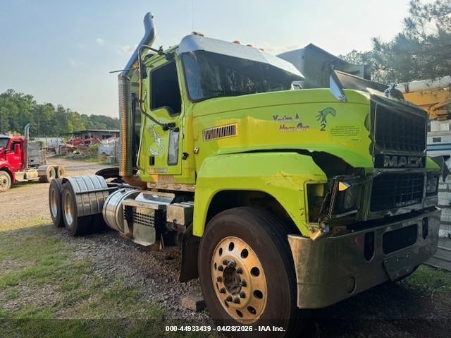 2022 Mack Pinnacle VIN 1M1PN4GY6NM009188 IAAI salvage auction — FRONT END, Salvage (Alabama), sold $11,600 on 2026-08-19 (photo 1)