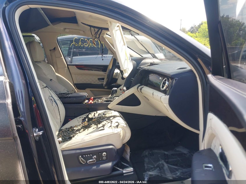 2021 Bentley Bentayga VIN SJAAM2ZV9MC033751 IAAI salvage auction — VANDALISM, Salvage - Greater Than 75% (Maryland), sold $46,750 on 2026-07-30 (photo 5)