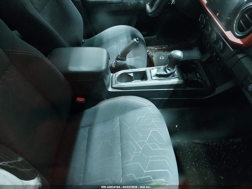 2017 Toyota Tacoma VIN 5TFCZ5AN1HX098548 IAAI salvage auction — SIDE, Bill Of Sale (Alaska), sold $8,700 on 2026-07-24 (photo 5)