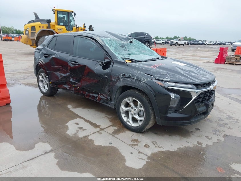 2025 Chevrolet Trax VIN KL77LFEP2SC165383 IAAI salvage auction — ROLLOVER, Salvage (Texas), sold $1,700 on 2026-07-24 (photo 1)