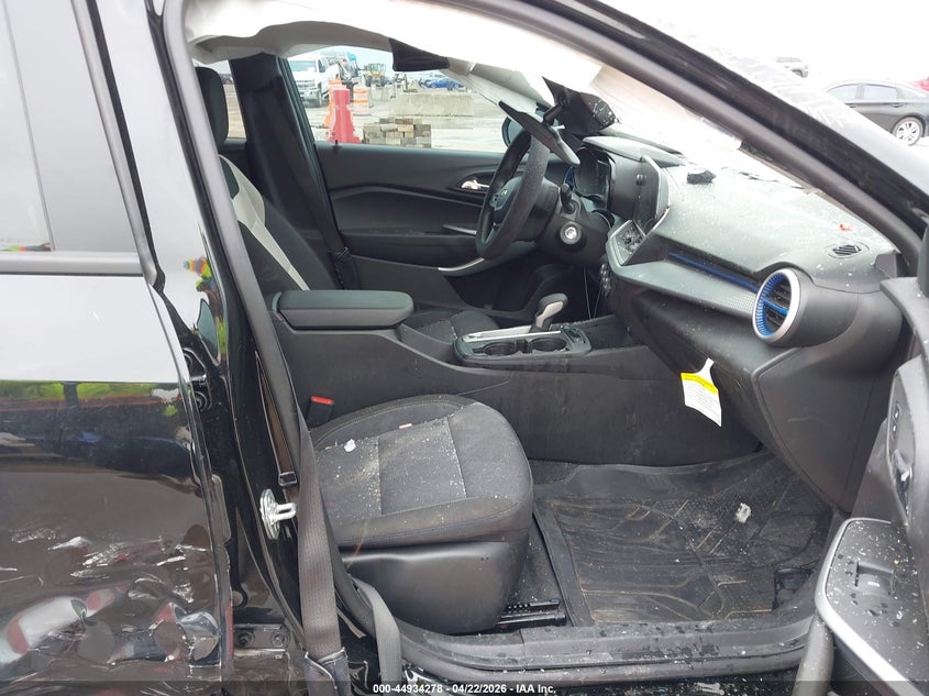 2025 Chevrolet Trax VIN KL77LFEP2SC165383 IAAI salvage auction — ROLLOVER, Salvage (Texas), sold $1,700 on 2026-07-24 (photo 5)