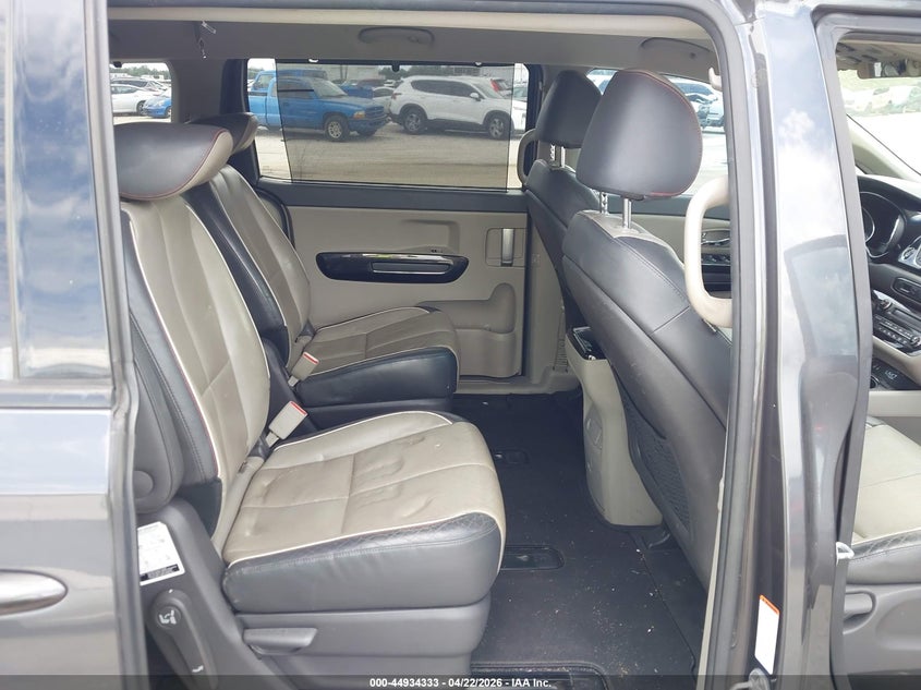 2016 Kia SEDONA VIN KNDMC5C13G6159337 IAAI salvage auction — NORMAL WEAR, Salvage Title, sold $1,800 on 2026-07-29 (photo 8)
