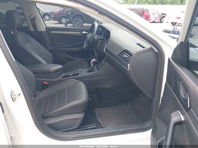 2024 Volkswagen Jetta VIN 3VW7M7BU7RM020006 IAAI salvage auction — FRONT END, Original (Texas), sold $11,100 on 2026-07-10 (photo 5)