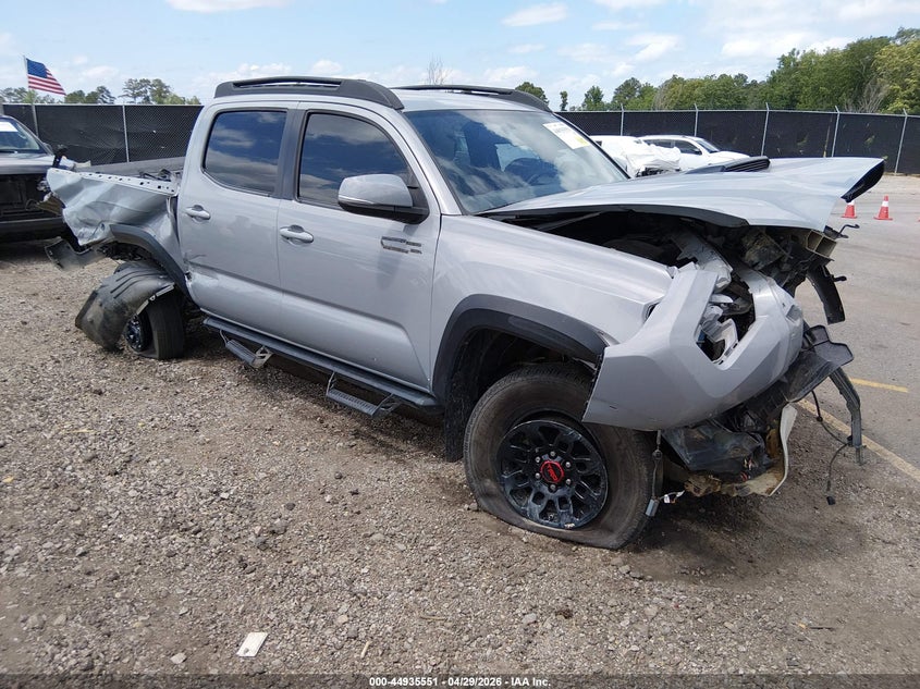 2017 Toyota Tacoma VIN 5TFCZ5AN0HX052502 IAAI salvage auction — FRONT & REAR, Salvage (South Carolina), sold $3,550 on 2026-07-08 (photo 1)