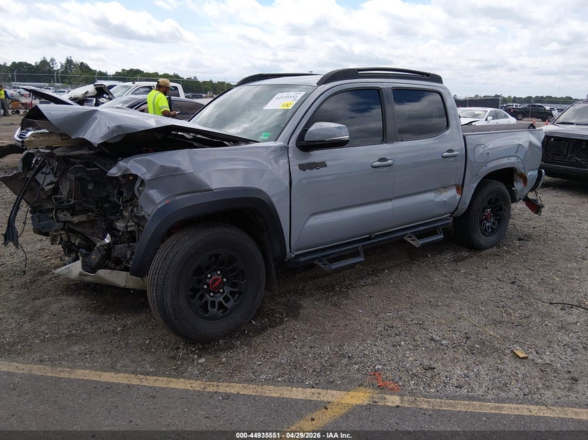 2017 Toyota Tacoma VIN 5TFCZ5AN0HX052502 IAAI salvage auction — FRONT & REAR, Salvage (South Carolina), sold $3,550 on 2026-07-08 (photo 2)