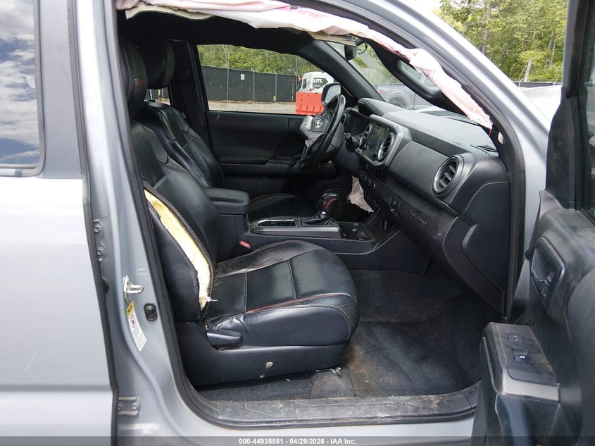 2017 Toyota Tacoma VIN 5TFCZ5AN0HX052502 IAAI salvage auction — FRONT & REAR, Salvage (South Carolina), sold $3,550 on 2026-07-08 (photo 5)