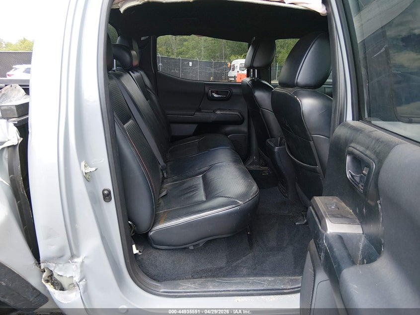 2017 Toyota Tacoma VIN 5TFCZ5AN0HX052502 IAAI salvage auction — FRONT & REAR, Salvage (South Carolina), sold $3,550 on 2026-07-08 (photo 8)