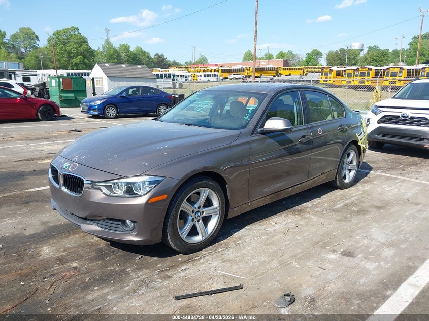 2015 BMW 3er VIN WBA3B1G55FNT03296 IAAI salvage auction — REAR END, Salvage Title, sold $2,400 on 2026-07-09 (photo 2)