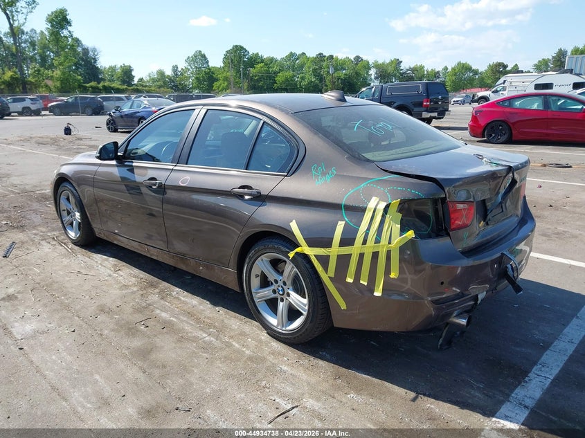 2015 BMW 3er VIN WBA3B1G55FNT03296 IAAI salvage auction — REAR END, Salvage Title, sold $2,400 on 2026-07-09 (photo 3)