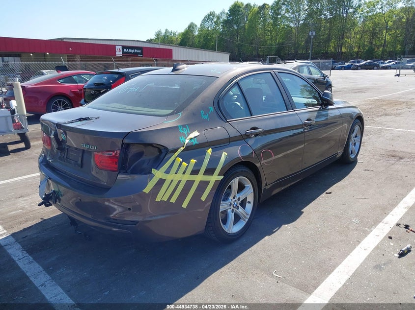 2015 BMW 3er VIN WBA3B1G55FNT03296 IAAI salvage auction — REAR END, Salvage Title, sold $2,400 on 2026-07-09 (photo 4)