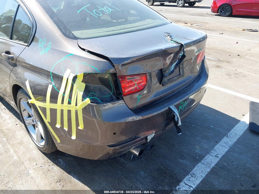 2015 BMW 3er VIN WBA3B1G55FNT03296 IAAI salvage auction — REAR END, Salvage Title, sold $2,400 on 2026-07-09 (photo 6)