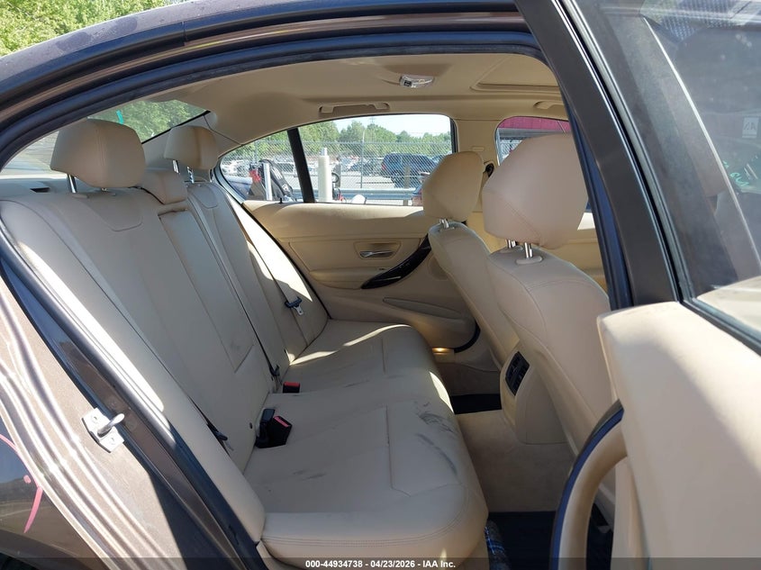 2015 BMW 3er VIN WBA3B1G55FNT03296 IAAI salvage auction — REAR END, Salvage Title, sold $2,400 on 2026-07-09 (photo 8)