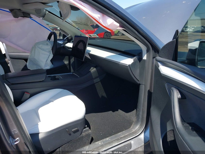 2025 Tesla Model y VIN 7SAYGDEE1SF297457 IAAI salvage auction — FRONT END, Salvage Title, sold $13,100 on 2026-07-23 (photo 5)