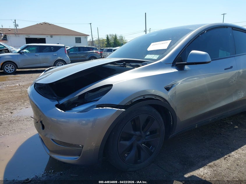 2025 Tesla Model y VIN 7SAYGDEE1SF297457 IAAI salvage auction — FRONT END, Salvage Title, sold $13,100 on 2026-07-23 (photo 6)