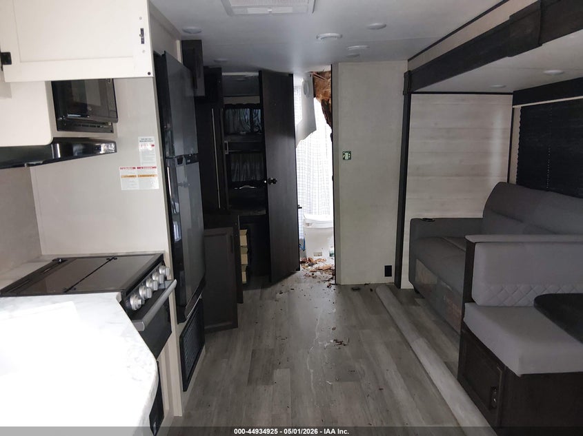 2023 Jayco Jayfl184bh VIN 1UJBC0BR7P17S0489 IAAI salvage auction — ROOF, Salvage (Louisiana), sold $25 on 2026-07-29 (photo 8)