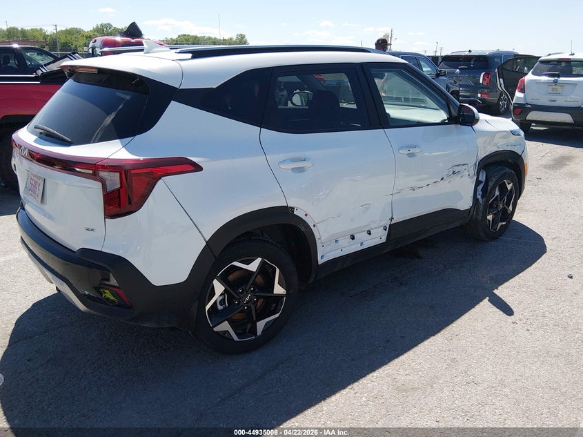 2025 Kia Seltos VIN KNDEUCAA0S7817997 IAAI salvage auction — RIGHT SIDE, Salvage (Illinois), sold $7,100 on 2026-07-21 (photo 4)
