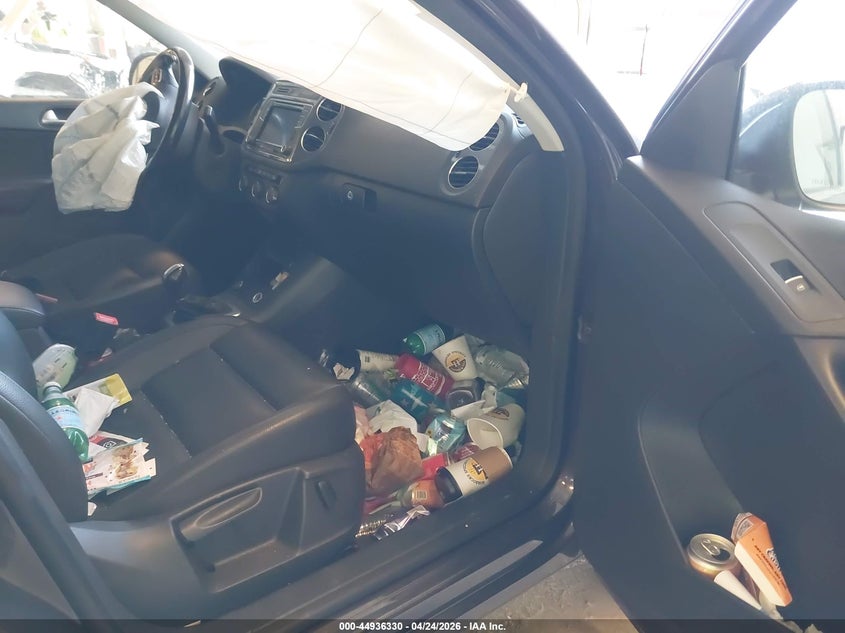 2016 Volkswagen Tiguan VIN WVGBV7AX4GW535981 IAAI salvage auction — BIO HAZARD, Salvage (Idaho), sold $600 on 2026-07-14 (photo 5)