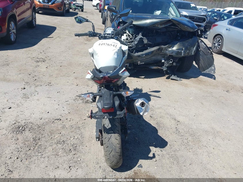 2023 Kawasaki Er VIN JKAERKD15PDAR4001 IAAI salvage auction — FRONT END, Salvage Title, sold $475 on 2026-07-21 (photo 6)