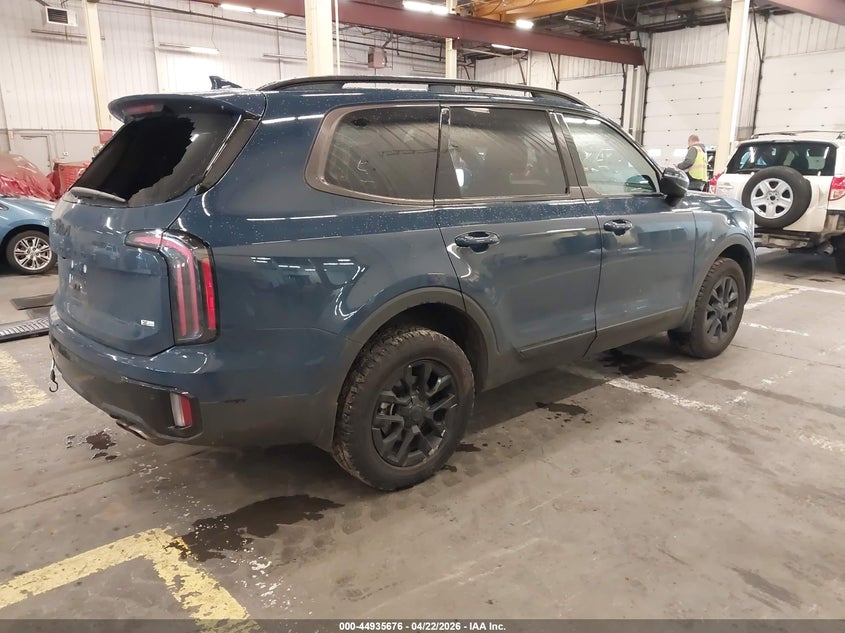 2025 Kia Telluride VIN 5XYP5DGC8SG648903 IAAI salvage auction — LEFT REAR, Salvage (Oregon), sold $20,250 on 2026-07-13 (photo 4)