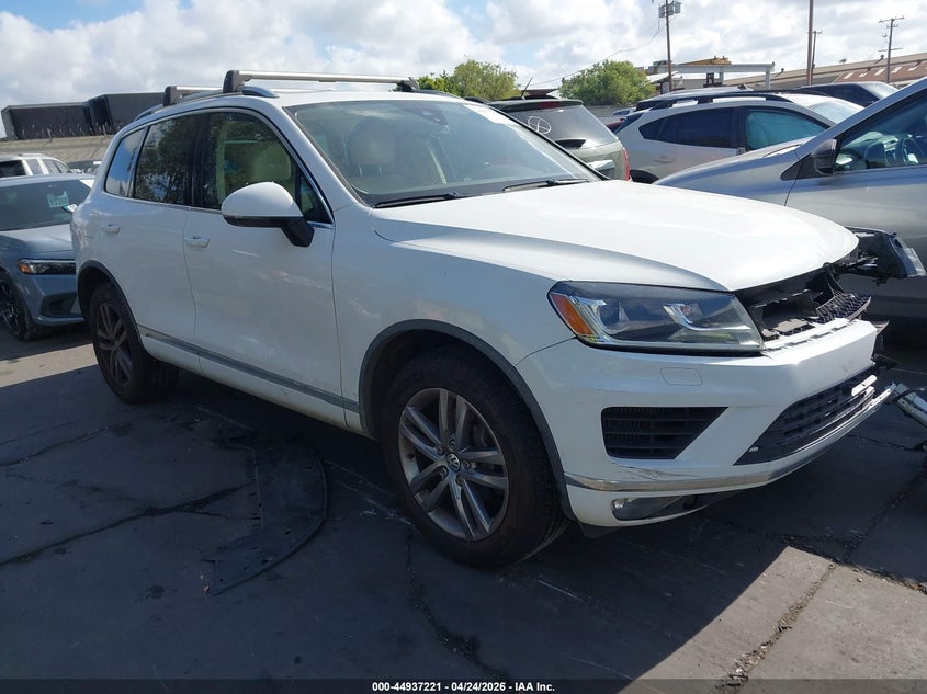 2016 Volkswagen Touareg VIN WVGEP9BP7GD004741 — IAAI salvage auction photo