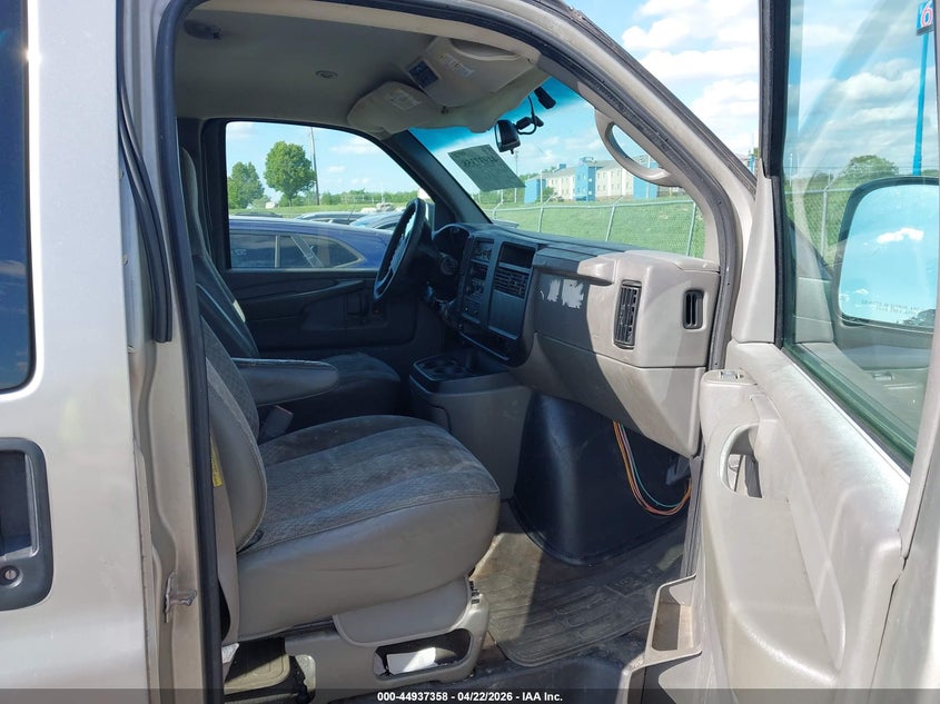 2004 Gmc Savana VIN 1GJHG39U641206468 IAAI salvage auction — REAR END, Salvage (Illinois), sold $850 on 2026-07-09 (photo 5)