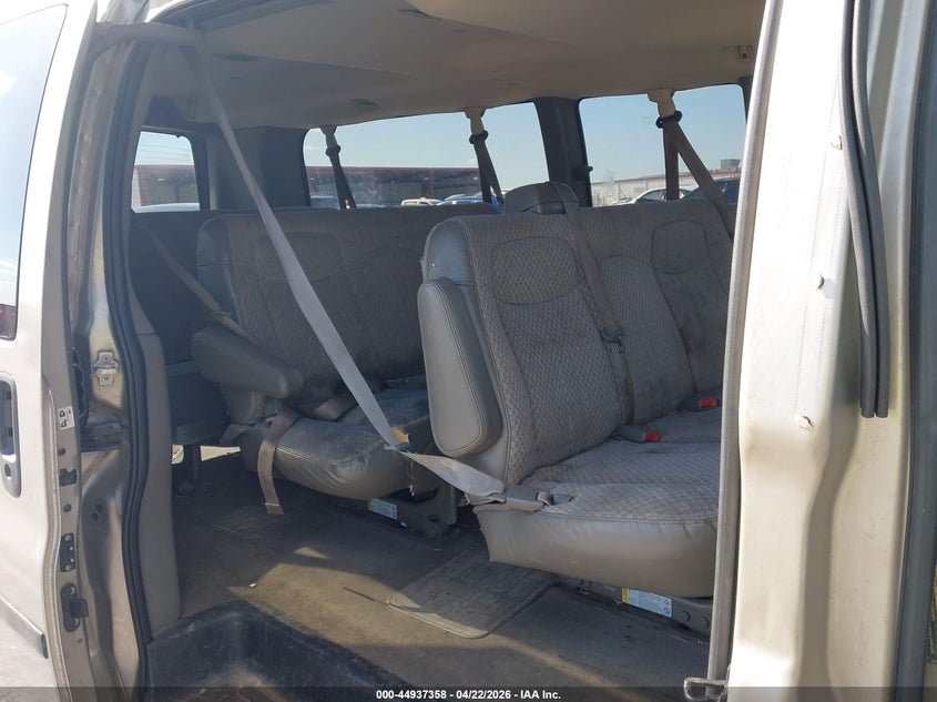2004 Gmc Savana VIN 1GJHG39U641206468 IAAI salvage auction — REAR END, Salvage (Illinois), sold $850 on 2026-07-09 (photo 8)