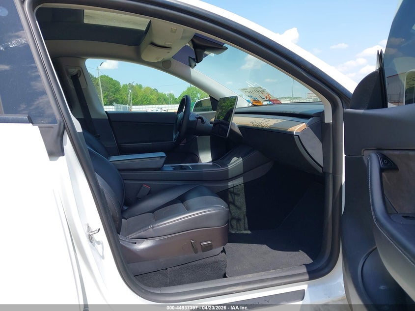 2021 Tesla Model y VIN 5YJYGDEE9MF204846 IAAI salvage auction — REAR END, Salvage Title, sold $9,900 on 2026-07-30 (photo 5)
