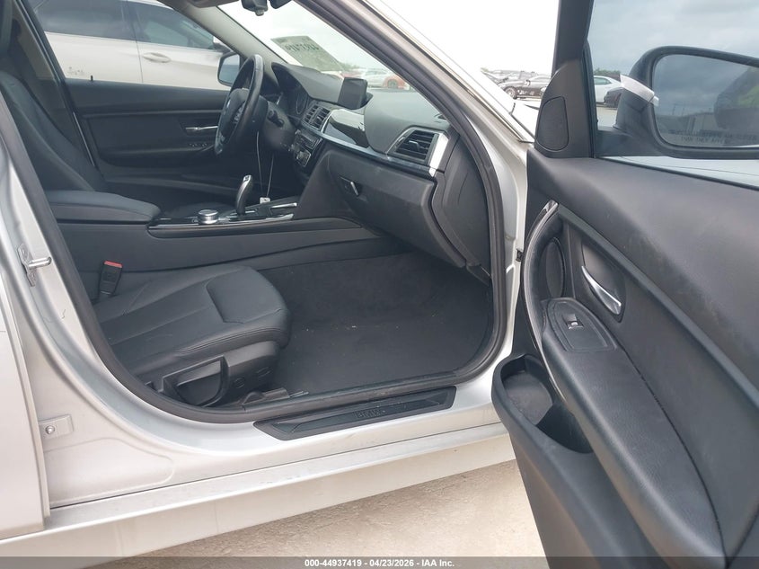 2017 BMW 3er VIN WBA8A9C35HK864517 IAAI salvage auction — SIDE, Salvage (Georgia), sold $1,700 on 2026-07-29 (photo 5)