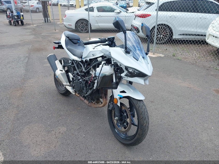 2025 Kawasaki Ninja VIN ML5EXGG17SDA68944 IAAI salvage auction — RIGHT SIDE, Salvage (Colorado), sold $375 on 2026-07-28 (photo 1)