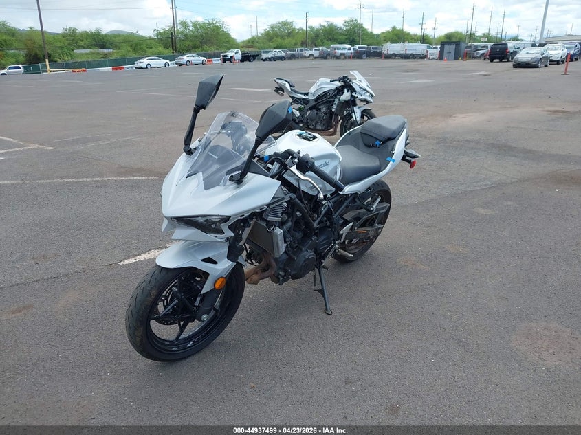 2025 Kawasaki Ninja VIN ML5EXGG17SDA68944 IAAI salvage auction — RIGHT SIDE, Salvage (Colorado), sold $375 on 2026-07-28 (photo 2)