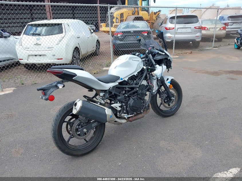 2025 Kawasaki Ninja VIN ML5EXGG17SDA68944 IAAI salvage auction — RIGHT SIDE, Salvage (Colorado), sold $375 on 2026-07-28 (photo 4)