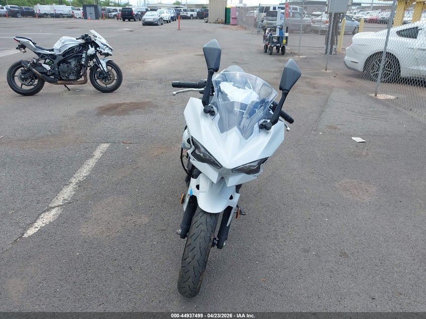 2025 Kawasaki Ninja VIN ML5EXGG17SDA68944 IAAI salvage auction — RIGHT SIDE, Salvage (Colorado), sold $375 on 2026-07-28 (photo 5)