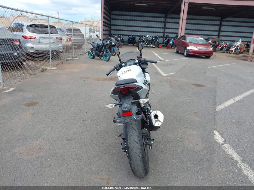 2025 Kawasaki Ninja VIN ML5EXGG17SDA68944 IAAI salvage auction — RIGHT SIDE, Salvage (Colorado), sold $375 on 2026-07-28 (photo 6)