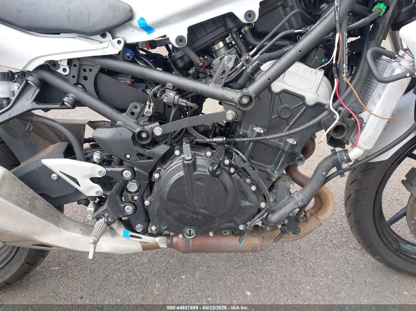 2025 Kawasaki Ninja VIN ML5EXGG17SDA68944 IAAI salvage auction — RIGHT SIDE, Salvage (Colorado), sold $375 on 2026-07-28 (photo 8)