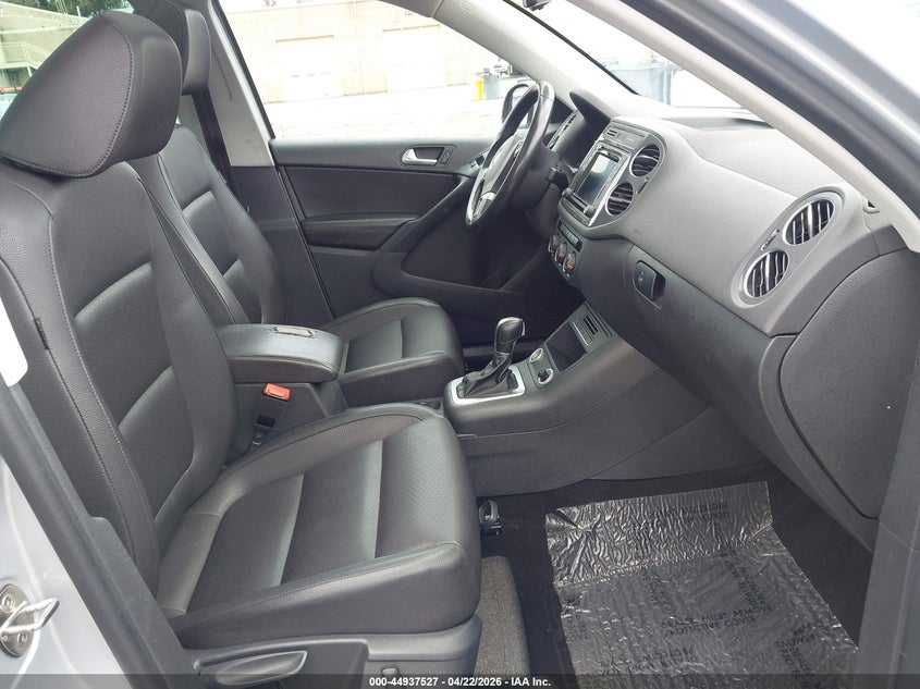 2016 Volkswagen Tiguan VIN WVGAV7AX3GW551195 IAAI salvage auction — REAR END, Salvage (California), sold $1,950 on 2026-08-07 (photo 5)