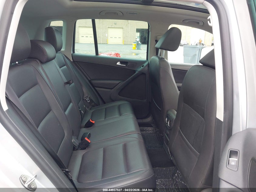 2016 Volkswagen Tiguan VIN WVGAV7AX3GW551195 IAAI salvage auction — REAR END, Salvage (California), sold $1,950 on 2026-08-07 (photo 8)