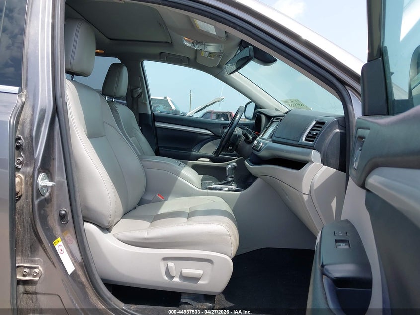 2018 Toyota Highlander VIN 5TDKZRFH6JS541004 IAAI salvage auction — FRONT END, Salvage Title, sold $5,000 on 2026-07-11 (photo 5)