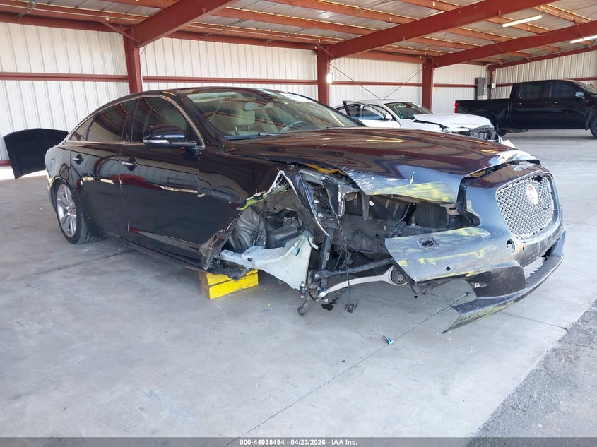 2014 Jaguar Xj VIN SAJWA2GZ4E8V63571 IAAI salvage auction — RIGHT FRONT, Salvage (Arizona), sold $825 on 2026-07-28 (photo 1)
