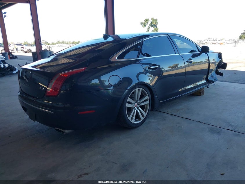2014 Jaguar Xj VIN SAJWA2GZ4E8V63571 IAAI salvage auction — RIGHT FRONT, Salvage (Arizona), sold $825 on 2026-07-28 (photo 4)