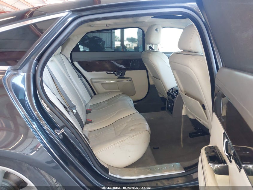 2014 Jaguar Xj VIN SAJWA2GZ4E8V63571 IAAI salvage auction — RIGHT FRONT, Salvage (Arizona), sold $825 on 2026-07-28 (photo 8)