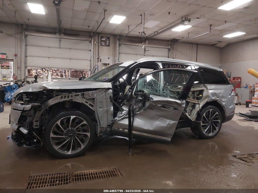 2020 Lincoln Aviator VIN 5LM5J7XC8LGL16536 IAAI salvage auction — LEFT SIDE, Salvage Title, sold $7,350 on 2026-07-20 (photo 6)