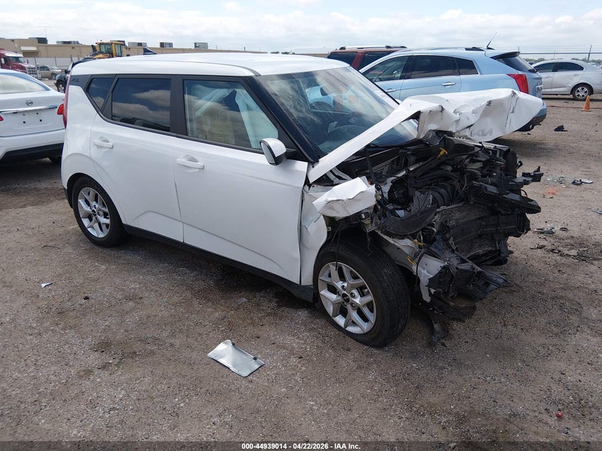 2022 Kia Soul VIN KNDJ23AU1N7171775 IAAI salvage auction — FRONT END, Salvage (Kansas), sold $750 on 2026-07-31 (photo 1)