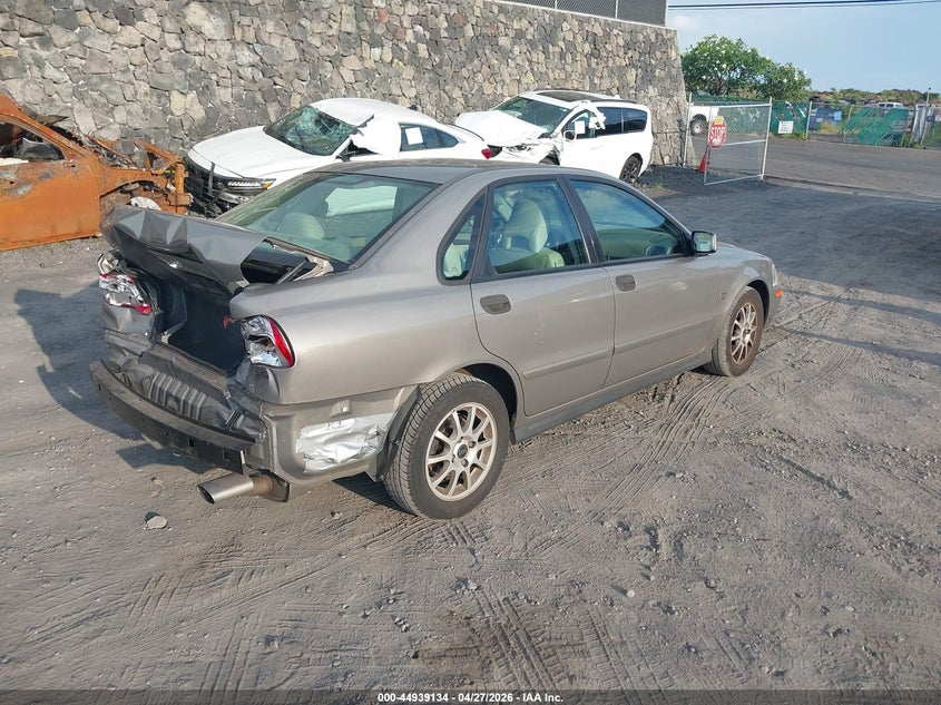 2004 Volvo S40 VIN YV1VS27544F091445 IAAI salvage auction — REAR END, Clear (Hawaii), sold $25 on 2026-08-11 (photo 4)