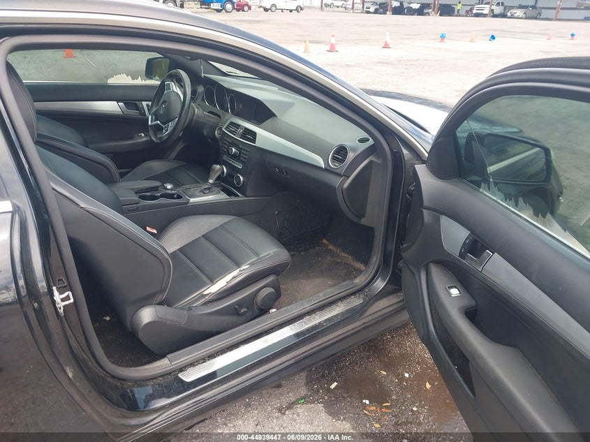 2012 Mercedes-benz C-klasse VIN WDDGJ4HB8CF836252 IAAI salvage auction — NORMAL WEAR, Clear (Florida), sold $625 on 2026-07-07 (photo 5)