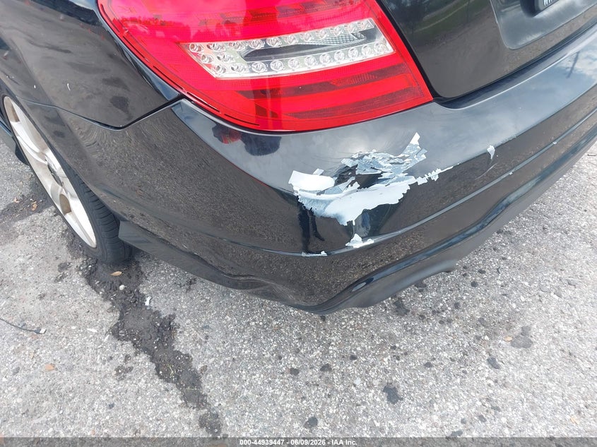 2012 Mercedes-benz C-klasse VIN WDDGJ4HB8CF836252 IAAI salvage auction — NORMAL WEAR, Clear (Florida), sold $625 on 2026-07-07 (photo 6)