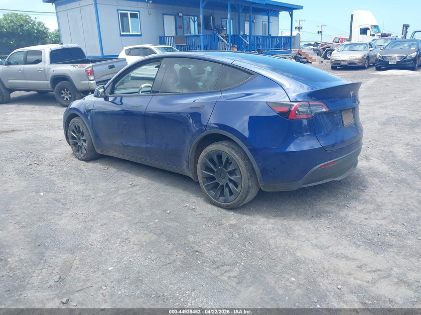 2021 Tesla Model y VIN 5YJYGDEE4MF198664 IAAI salvage auction — RIGHT SIDE, Salvage (Hawaii), sold $6,900 on 2026-07-16 (photo 3)